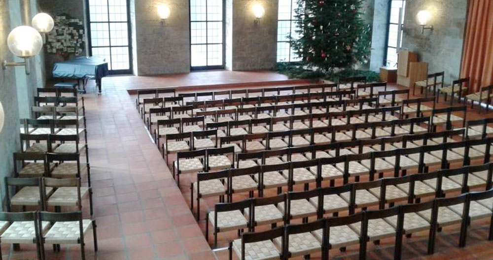 Bestuhlung-Kirche-Konzert1.jpg