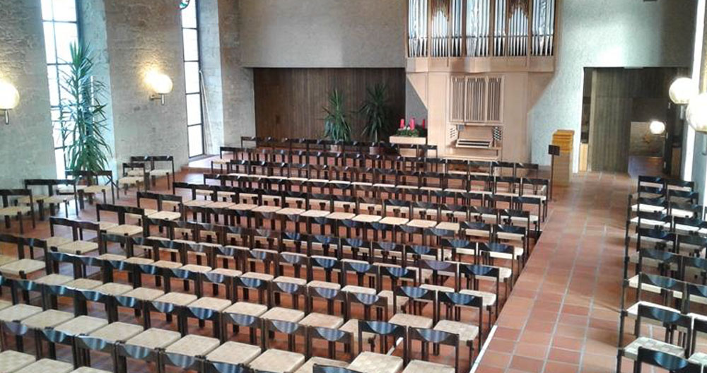 Bestuhlung-Kirche-Konzert2.jpg