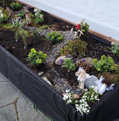 Pilgerweg bei der Kirche Dättlikon gestaltet vom Kids-Träff